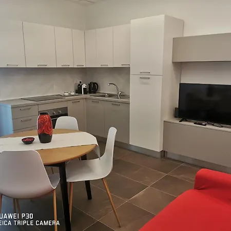 Rosso Melograno Apartment